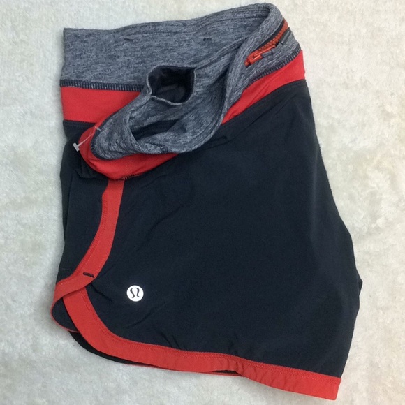 Lululemon Groovy Run Shorts Coal / Red stripe 4 - Picture 6 of 6